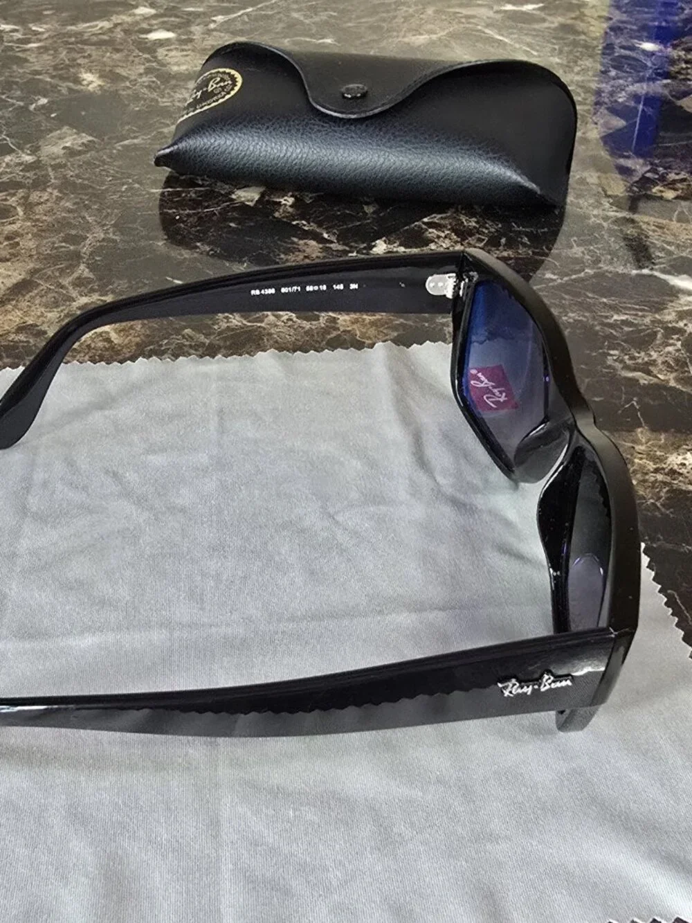 Ray-Ban Wayfarer Classic Polarized Sunglasses RB 4388 601/71 58-18